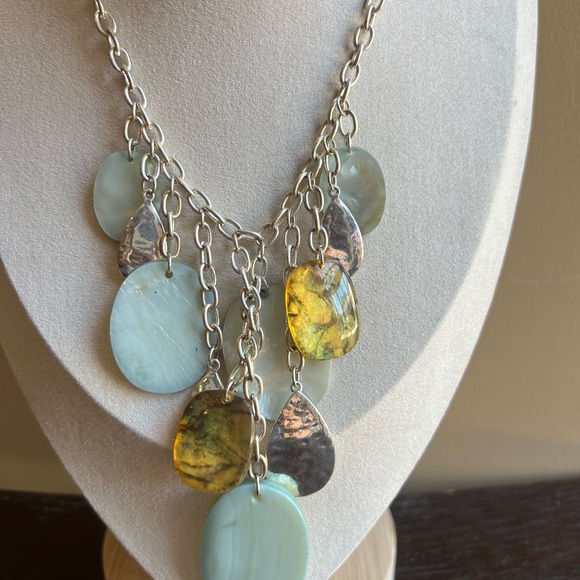 Elegant Silver and Blue Pendant Necklace - Picture 3 of 4